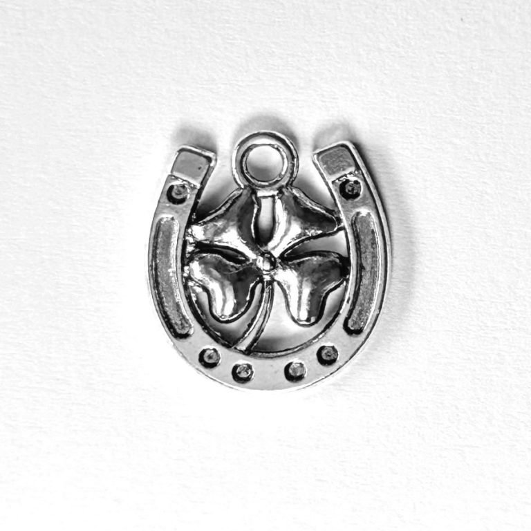 Lucky Clover in Horseshoe